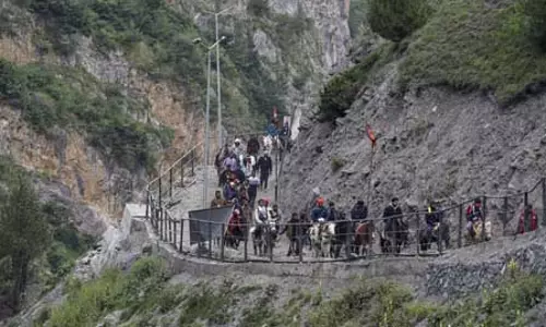 अमरनाथ यात्रा: 2.20 लाख श्रद्धालुओं ने किए बाबा बर्फानी के दर्शन