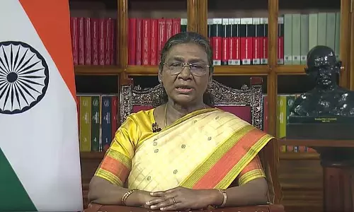 शिक्षकों ने वेतन में देरी और धन के लिए राष्ट्रपति से मदद मांगी