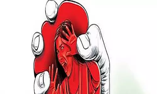 Odisha: झारसुगुड़ा के शिक्षक पर लड़कियों से दुर्व्यवहार का मामला दर्ज Odisha: झारसुगुड़ा के शिक्षक पर लड़कियों से दुर्व्यवहार का मामला दर्ज