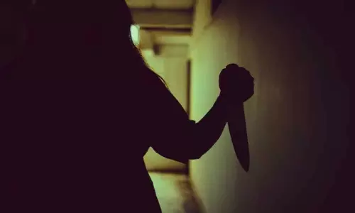 Aligarh: स्कूल में छात्रा पर चाकू से हमला, सुरक्षा व्यवस्था फेल