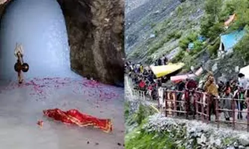 Amarnath में उमड़ा श्रद्धा का सैलाब, दर्शन करने वालों की संख्या 2.20 लाख के पार