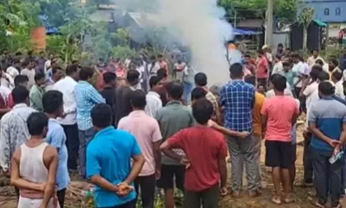 Odisha : एफएम कॉलेज की छात्रा का अंतिम संस्कार उसके पैतृक गांव में हुआ Odisha : एफएम कॉलेज की छात्रा का अंतिम संस्कार उसके पैतृक गांव में हुआ