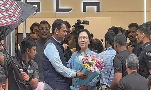 टेस्ला का पहला शोरूम मुंबई में खुला टेस्ला का पहला शोरूम मुंबई में खुला