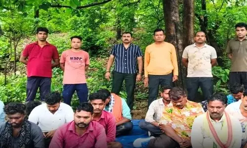15 जुआरी गिरफ्तार, 18 मोटरसाइकिलें और कार जब्त