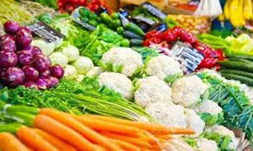 Shimla: बारिश के कारण सब्ज़ियां महंगी, रसोई का खर्च बढ़ा