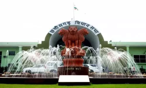 जल जीवन मिशन में घोटाले को लेकर विधानसभा में हंगामा जल जीवन मिशन में घोटाले को लेकर विधानसभा में हंगामा