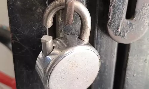 Sahibabad: बंद मकान में सेंध, लाखों के गहने और नकद ले उड़े चोर