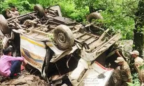 डोडा में टेंपो ट्रैवलर खाई में गिरा, कई लोगों के मारे जाने की आशंका