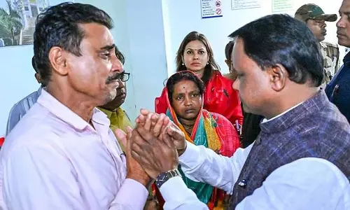 Odisha में उत्पीड़न से तंग आकर खुद को आग लगाने वाली कॉलेज छात्रा की मौत Odisha में उत्पीड़न से तंग आकर खुद को आग लगाने वाली कॉलेज छात्रा की मौत