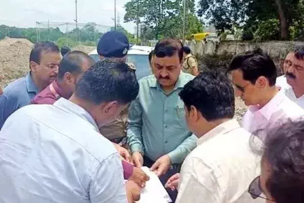 Rudrapur: कार्यक्रम स्थल पर दो आयुक्तों का दौरा Rudrapur: कार्यक्रम स्थल पर दो आयुक्तों का दौरा