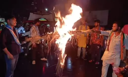 NSUI का केंद्र सरकार के खिलाफ प्रदर्शन, छात्रा आत्मदाह को लेकर फूंका पुतला