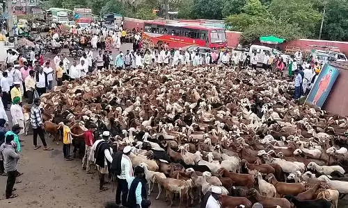Karnataka : झोपड़ी चरवाहों से जमीन बचाने के लिए विरोध प्रदर्शन