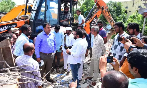Vemulawada में सड़क चौड़ीकरण परियोजनाओं का कड़ा विरोध