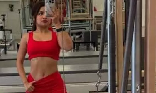 लाल एथलीजर में Avneet Kaur का बोल्ड अंदाज़, वायरल हुईं तस्वीरें लाल एथलीजर में Avneet Kaur का बोल्ड अंदाज़, वायरल हुईं तस्वीरें