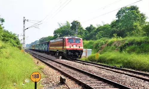 पुडुचेरी-दादर, काकीनाडा एक्सप्रेस ट्रेनें चल रही हैं, समय में बदलाव
