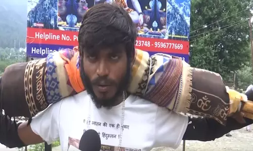 111 दिनों की पैदल यात्रा के बाद यूपी से तीर्थयात्री अमरनाथ यात्रा के लिए पहलगाम पहुंचे 111 दिनों की पैदल यात्रा के बाद यूपी से तीर्थयात्री अमरनाथ यात्रा के लिए पहलगाम पहुंचे