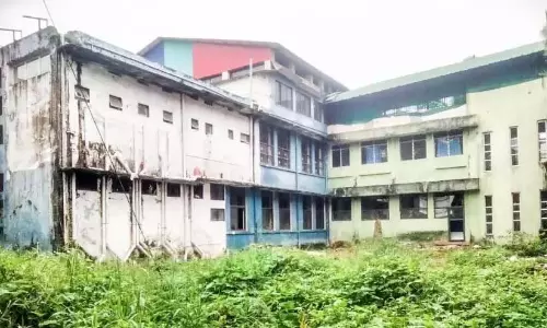 Kerala : कोट्टायम मेडिकल कॉलेज की इमारतों को ध्वस्त करने की जोरदार मांग हो रही Kerala : कोट्टायम मेडिकल कॉलेज की इमारतों को ध्वस्त करने की जोरदार मांग हो रही