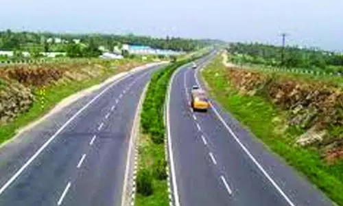 NH-16 पर विशाल तरल नाइट्रोजन टैंक ने ध्यान खींचा NH-16 पर विशाल तरल नाइट्रोजन टैंक ने ध्यान खींचा