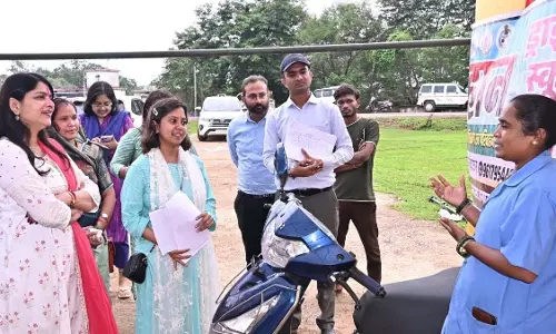स्कूटी दीदी बनीं आत्मनिर्भर भारत की प्रतीक स्कूटी दीदी बनीं आत्मनिर्भर भारत की प्रतीक