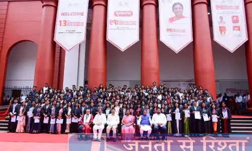 राष्ट्रपति द्रौपदी मुर्मू ने कटक में रावेनशॉ विश्वविद्यालय के दीक्षांत समारोह में भाग लिया राष्ट्रपति द्रौपदी मुर्मू ने कटक में रावेनशॉ विश्वविद्यालय के दीक्षांत समारोह में भाग लिया