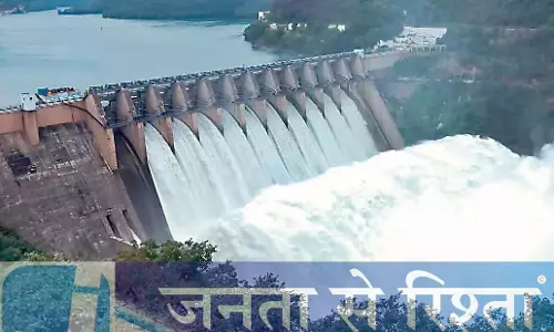 Andhra: श्रीशैलम जलाशय में जल प्रवाह में भारी गिरावट Andhra: श्रीशैलम जलाशय में जल प्रवाह में भारी गिरावट