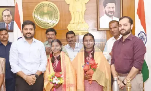 Telangana: कलेक्टर ने एवरेस्ट पर्वतारोहियों को सम्मानित किया