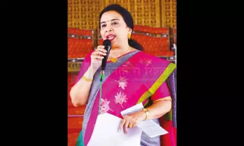 Telangana: एर्राबेली के भेदियों को बख्शा नहीं जाएगा: झांसी रेड्डी Telangana: एर्राबेली के भेदियों को बख्शा नहीं जाएगा: झांसी रेड्डी