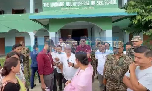 Manipur  के सांसद ने मोइरांग स्कूल में घटिया निर्माण की निंदा की