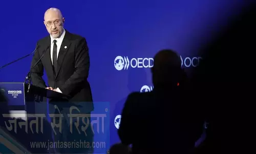 यूक्रेन के प्रधानमंत्री डेनिस शम्यहाल ने ज़ेलेंस्की के पद से इस्तीफा दिया
