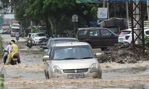 ताज़ा बारिश से Zirakpur में बाढ़ ताज़ा बारिश से Zirakpur में बाढ़