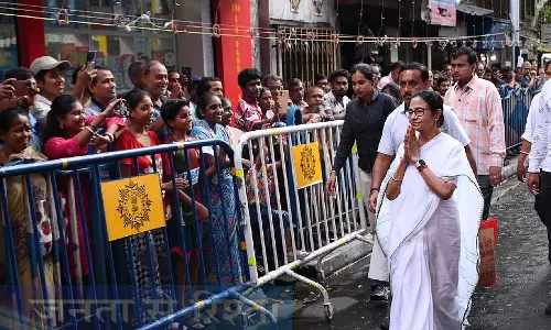 ममता-अभिषेक कल महानगर के रास्ते पर ममता-अभिषेक कल महानगर के रास्ते पर