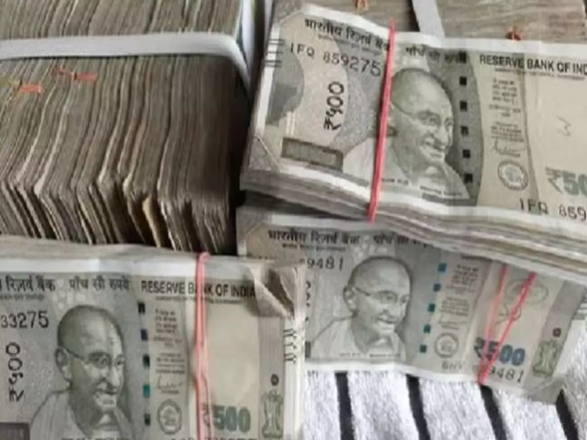70 लाख कैश ED ने दुर्ग से किया जब्त, होटल कारोबारी विजय अग्रवाल का सट्टा किंग से लिंक मिला 70 लाख कैश ED ने दुर्ग से किया जब्त, होटल कारोबारी विजय अग्रवाल का सट्टा किंग से लिंक मिला