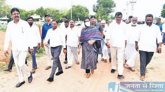 Andhra के कलेक्टर ने अधिकारियों से कहा- ST कॉलोनियों में बुनियादी ढांचे में सुधार करें Andhra के कलेक्टर ने अधिकारियों से कहा- ST कॉलोनियों में बुनियादी ढांचे में सुधार करें