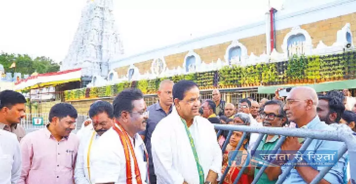 Andhra: टीटीडी अध्यक्ष ने तिरुमला में किया औचक निरीक्षण Andhra: टीटीडी अध्यक्ष ने तिरुमला में किया औचक निरीक्षण