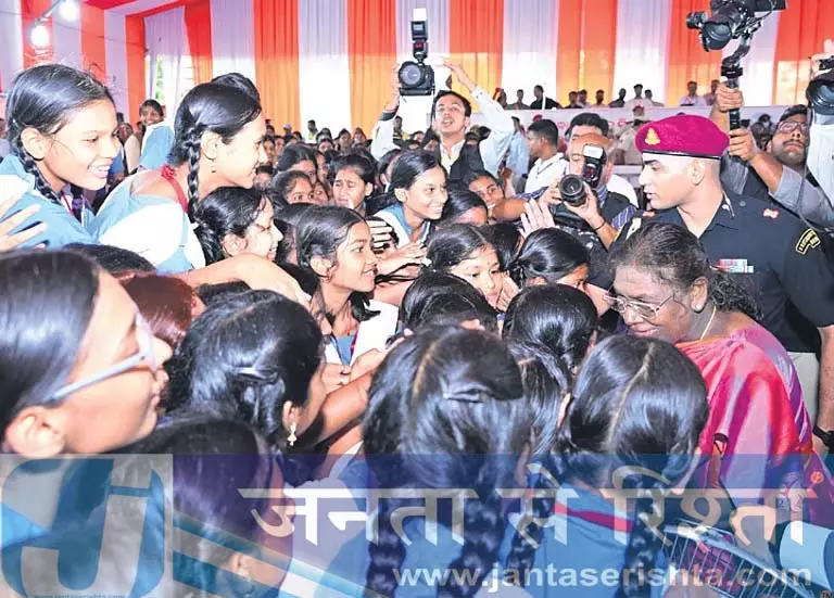 केवल नौकरी की तलाश न करें, नियोक्ता बनने का प्रयास करें: राष्ट्रपति Draupadi Murmu केवल नौकरी की तलाश न करें, नियोक्ता बनने का प्रयास करें: राष्ट्रपति Draupadi Murmu