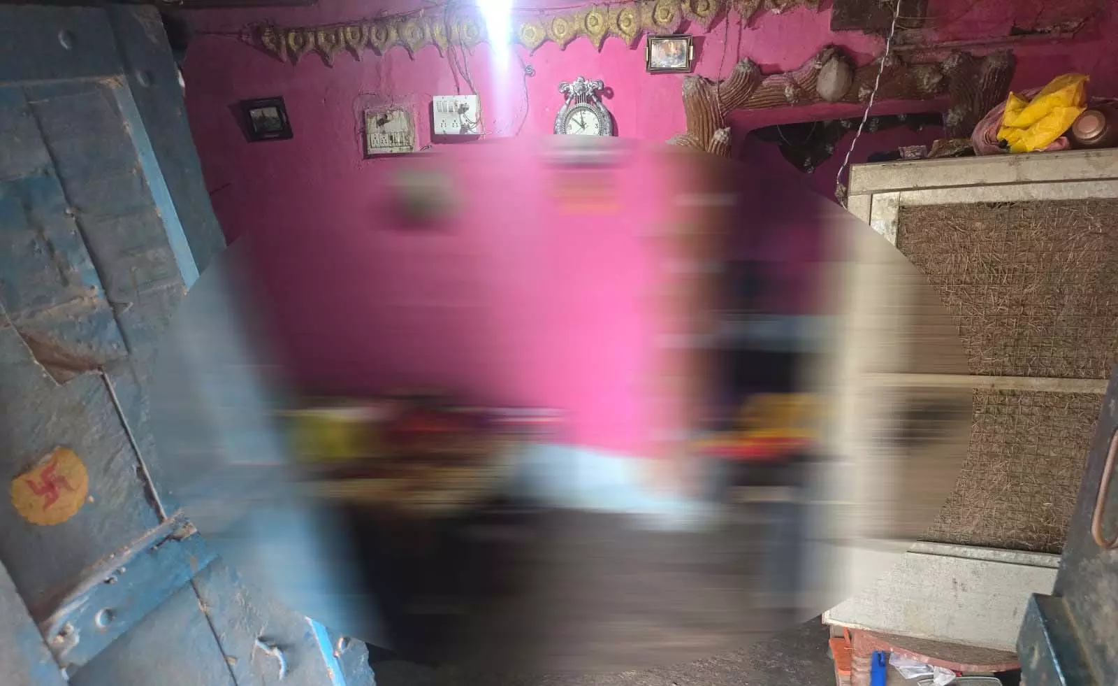 अभनपुर में डबल मर्डर, बुजुर्ग दंपति की लाश खून से लथपथ मिली अभनपुर में डबल मर्डर, बुजुर्ग दंपति की लाश खून से लथपथ मिली