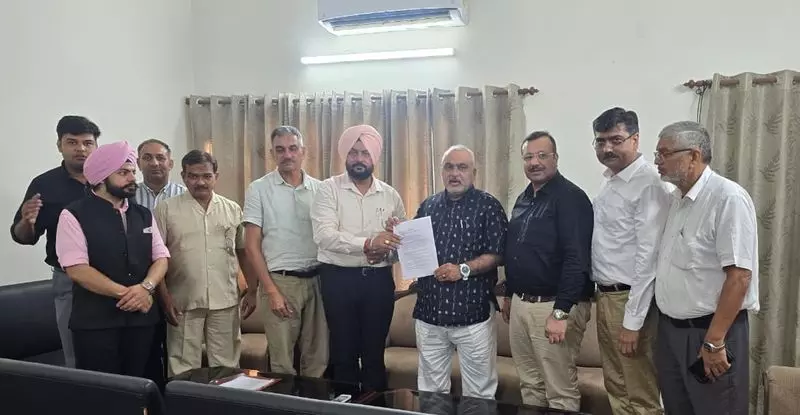 निजी स्कूल शिक्षकों की सुरक्षा के लिए विशेष कानून की मांग कर रहे निजी स्कूल शिक्षकों की सुरक्षा के लिए विशेष कानून की मांग कर रहे