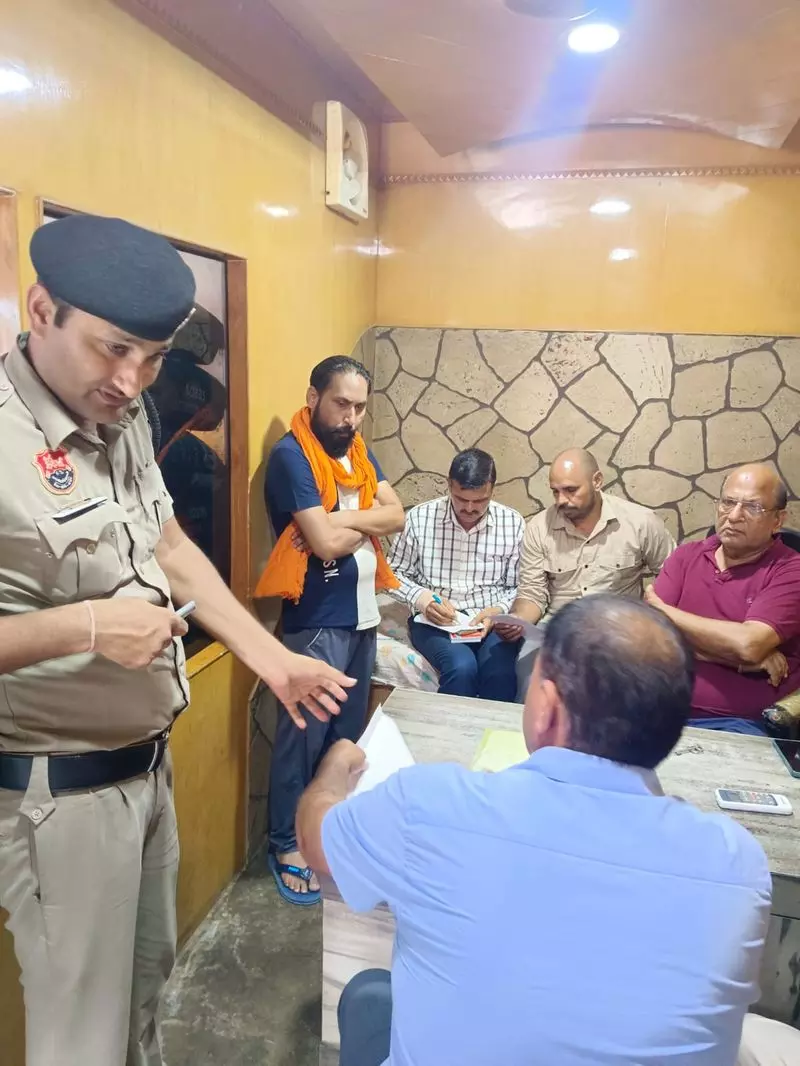 Haryana : अधिक कीमत वसूलने पर उर्वरक विक्रेता का लाइसेंस निलंबित Haryana : अधिक कीमत वसूलने पर उर्वरक विक्रेता का लाइसेंस निलंबित