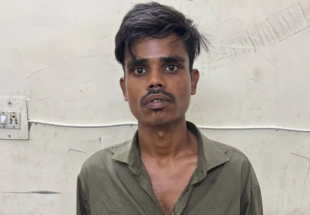 रायपुर : ठेकेदार का एक्टिवा चोरी, शातिर गिरफ्तार रायपुर : ठेकेदार का एक्टिवा चोरी, शातिर गिरफ्तार