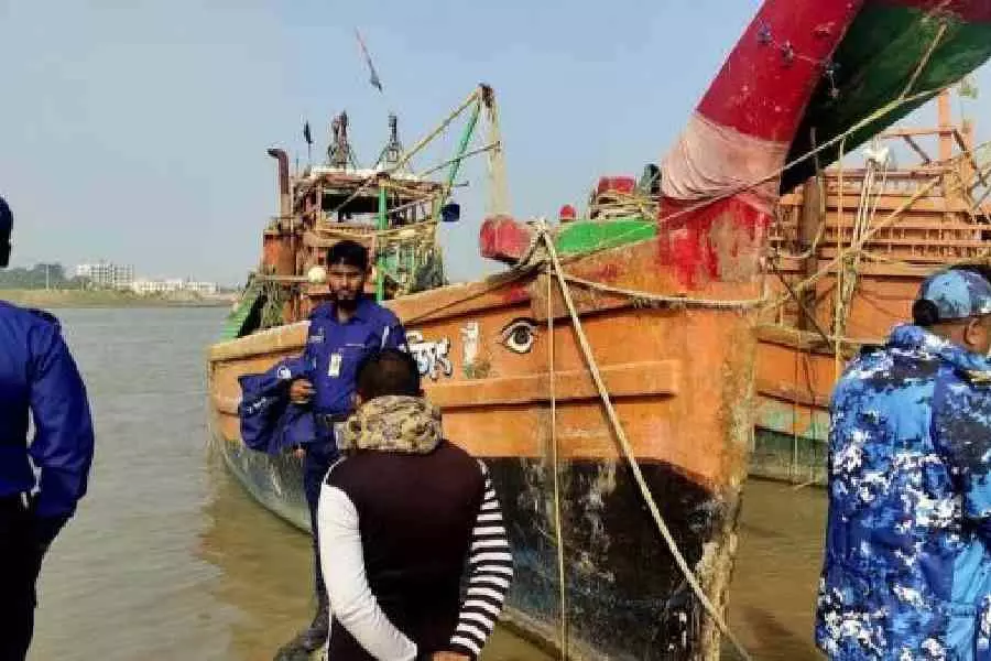 Bengal: बांग्लादेश में अवैध प्रवेश के आरोप में मछुआरे गिरफ्तार Bengal: बांग्लादेश में अवैध प्रवेश के आरोप में मछुआरे गिरफ्तार