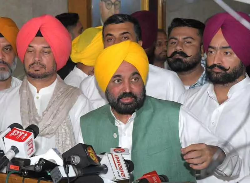 Punjab: विधानसभा ने बेअदबी विरोधी विधेयक विधायकों की प्रवर समिति को भेजा Punjab: विधानसभा ने बेअदबी विरोधी विधेयक विधायकों की प्रवर समिति को भेजा