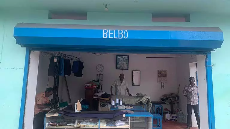 Kochi के एक नुक्कड़ का नाम बेल-बॉटम्स और जयन प्रभाव के नाम पर रखा गया Kochi के एक नुक्कड़ का नाम बेल-बॉटम्स और जयन प्रभाव के नाम पर रखा गया
