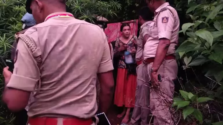 Karnataka में बच्चों के साथ गुफा में फंसे लोगों के ‘बचाव’ पर रूसी मां ने जताई आपत्ति Karnataka में बच्चों के साथ गुफा में फंसे लोगों के ‘बचाव’ पर रूसी मां ने जताई आपत्ति