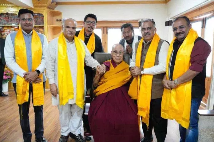 प्रधानमंत्री दलाई लामा के शांति और सद्भाव के संदेश को दुनिया भर में फैला रहे: Chugh प्रधानमंत्री दलाई लामा के शांति और सद्भाव के संदेश को दुनिया भर में फैला रहे: Chugh