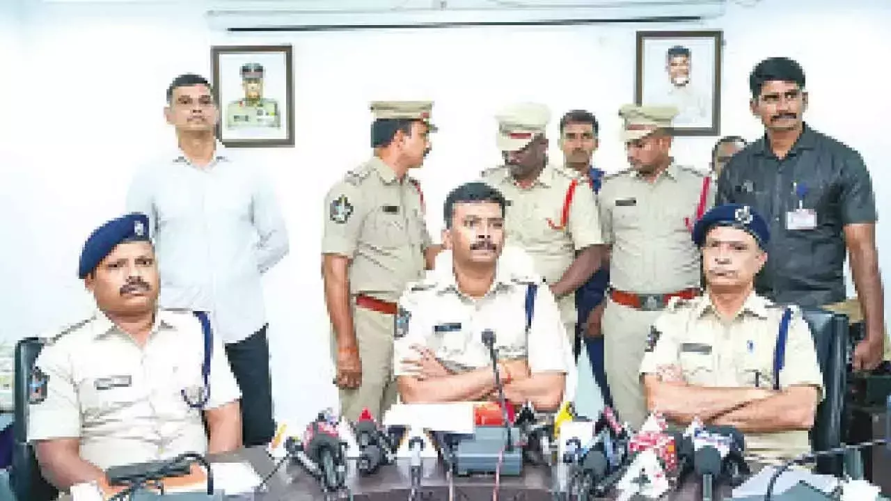 Andhra: तिरुपति पुलिस तेजी से बढ़ते होमस्टे पर लगाम लगाएगी Andhra: तिरुपति पुलिस तेजी से बढ़ते होमस्टे पर लगाम लगाएगी