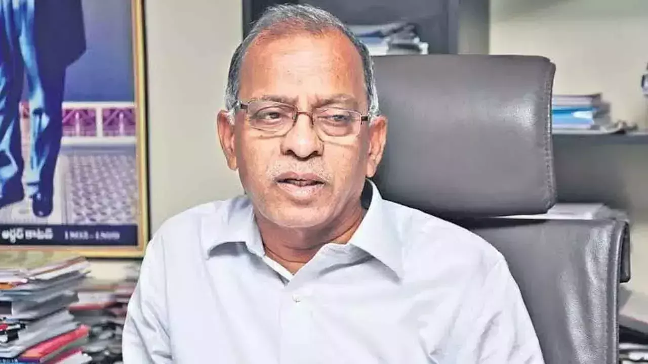 Telangana: पूर्व इंजीनियर-इन-चीफ मुरलीधर राव गिरफ्तार Telangana: पूर्व इंजीनियर-इन-चीफ मुरलीधर राव गिरफ्तार