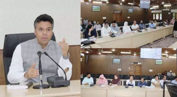DC बडगाम ने स्वास्थ्य क्षेत्र के प्रदर्शन की समीक्षा की DC बडगाम ने स्वास्थ्य क्षेत्र के प्रदर्शन की समीक्षा की