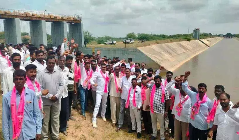 सरकार को सोना बंद कर सिंचाई के लिए पानी उपलब्ध कराना चाहिए:Vanteru Prathap Reddy सरकार को सोना बंद कर सिंचाई के लिए पानी उपलब्ध कराना चाहिए:Vanteru Prathap Reddy