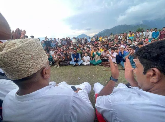 खटाना ने कांग्रेस-NC पर कश्मीरी युवाओं को भटकाने का आरोप लगाया खटाना ने कांग्रेस-NC पर कश्मीरी युवाओं को भटकाने का आरोप लगाया