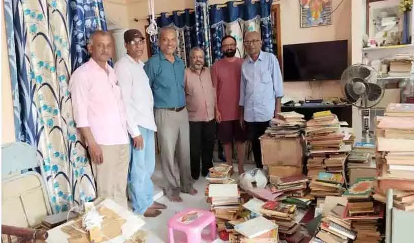 आयुष को आयुर्वेदिक ग्रंथों का वितरण आयुष को आयुर्वेदिक ग्रंथों का वितरण